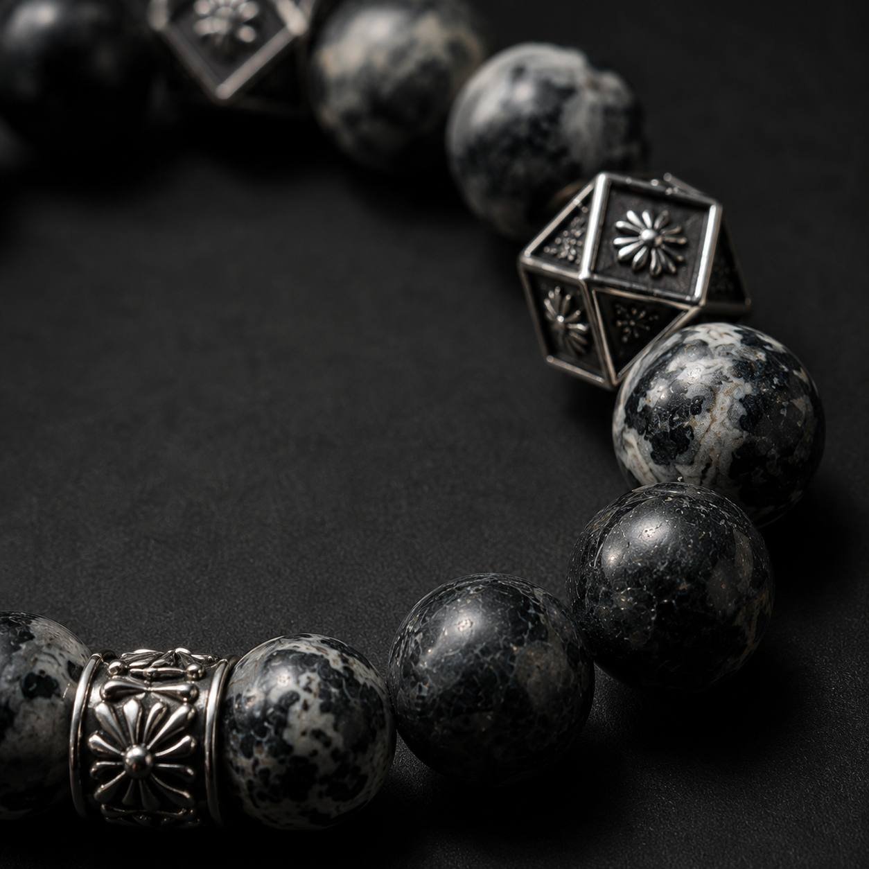 Black obsidian bracelet overall detail